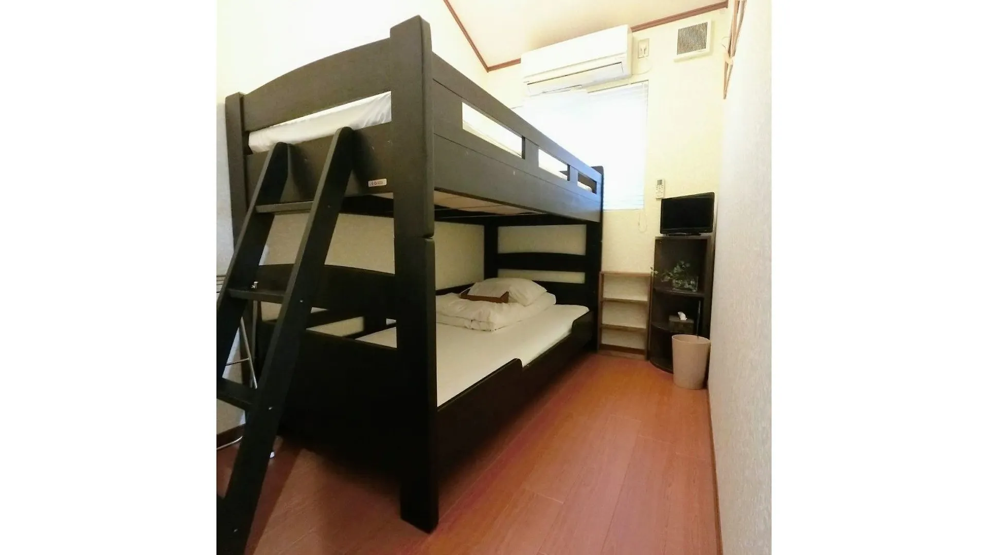 Guest House Na-No-Hana - Hostel, Caters To Women Kyoto